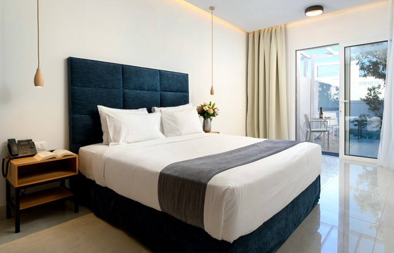 BASIC DOUBLE ROOM LAND VIEW