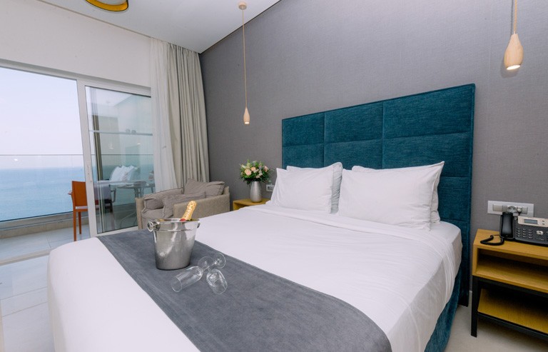 DOUBLE ROOM WITH SEA FRONT VIEW